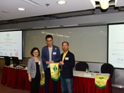 Souvenir_Presentation_to_Mr_C_Y_Chan-1