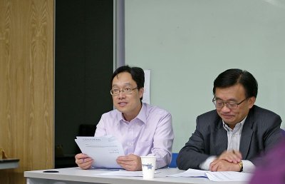 Dr Aaron Chiang Hon Treasurer answering a query.JPG
